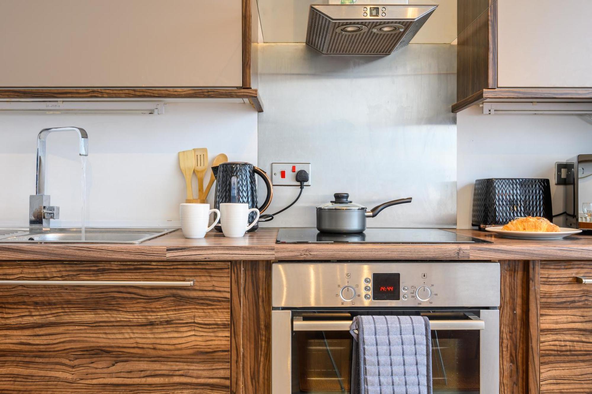 Llandaff Lofts - 2 Bed - Terrace - Wifi 카디프 외부 사진